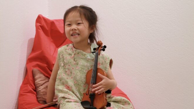 η-αννι-το-τετράχρονο-παιδί-θαύμα-στο-βι-563638084