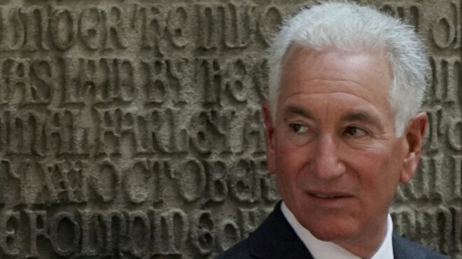 ηπα-πρέσβης-στο-παρίσι-ο-συμπέθερος-το-563621605