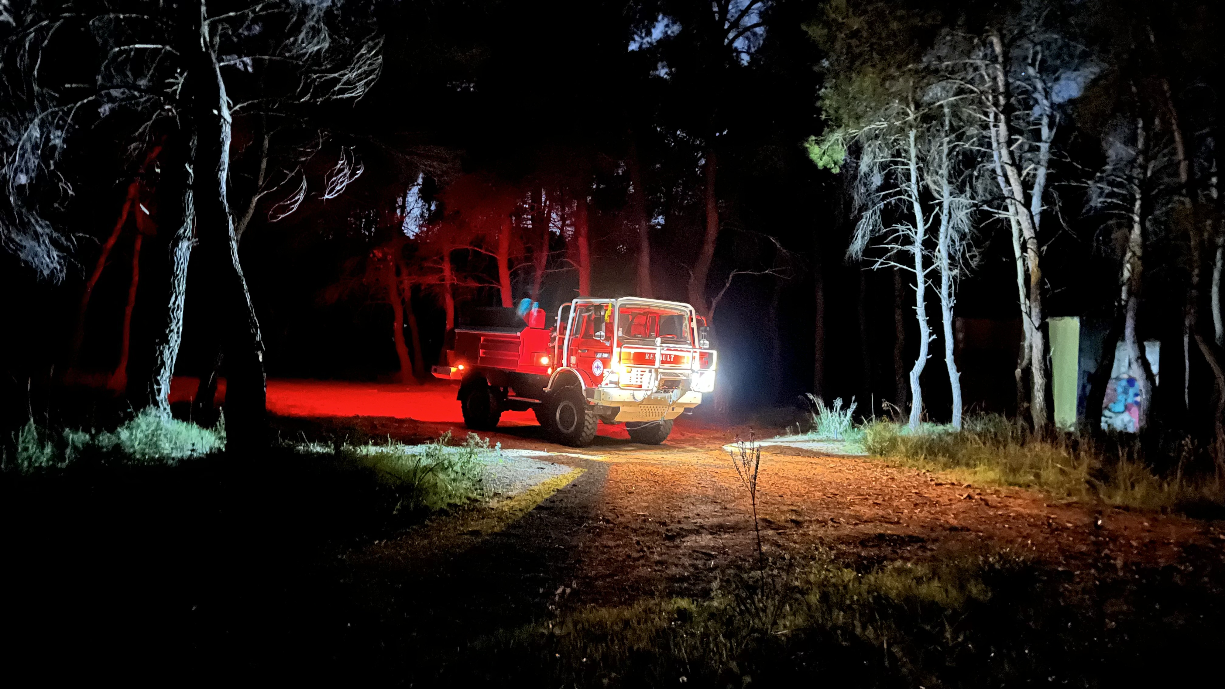 Εθελοντές πυροσβέστες σε θέση μάχης-5