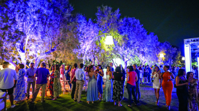 ανθρωποκεντρικό-περιβάλλον-563595619