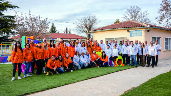 ενσυναίσθηση-και-φροντίδα-563597083