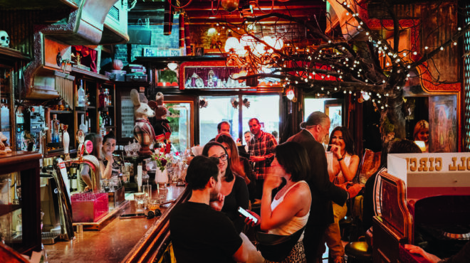 οταν-ο-δρόμος-γίνεται-μπαρ-563606572