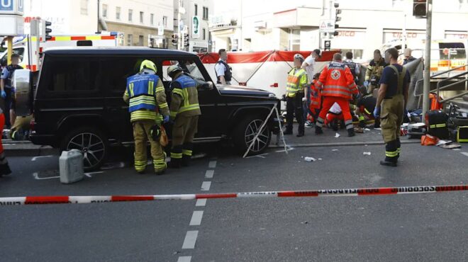 γερμανία-αυτοκίνητο-έπεσε-σε-πεζούς-σ-563591683