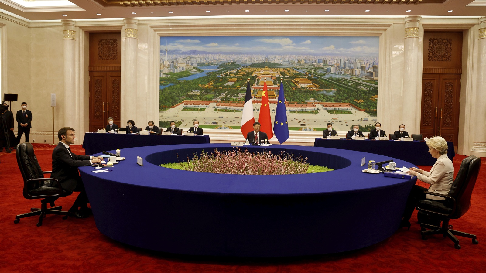 Ο Τραμπ ωθεί την Ε.Ε. πιο κοντά στην Κίνα-2