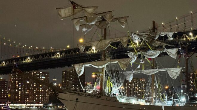 νέα-υόρκη-ιστιοφόρο-του-μεξικανικού-π-563619082