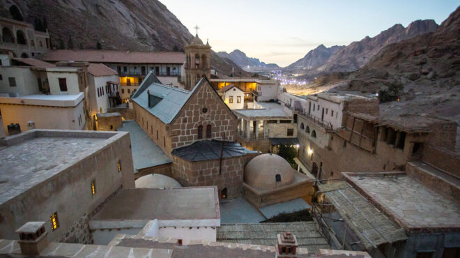 μονή-ορους-σινά-ένα-μικρό-συμπυκνωμέν-563638558