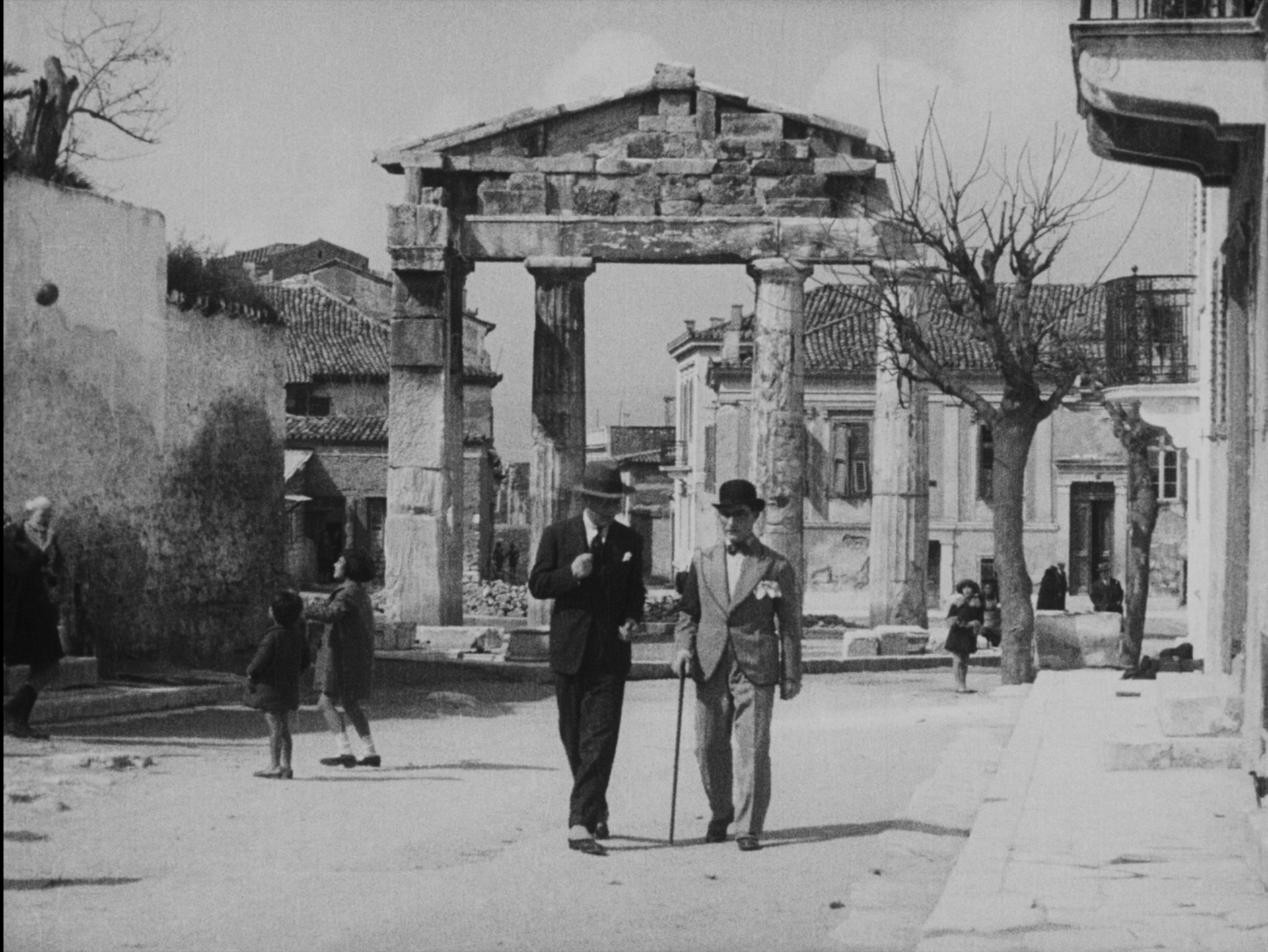 «Ταινία άδουσα και ηχητική»: Η ιστορία των «Απάχηδων των Αθηνών»-3