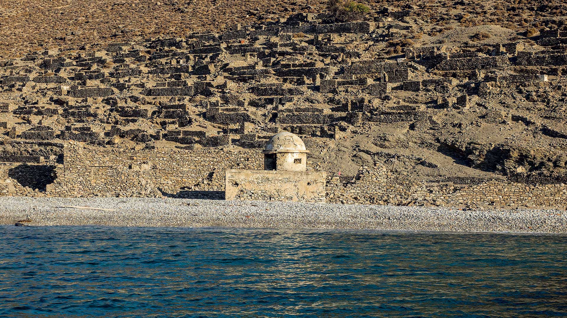 Γυάρος: Πεζοπορώντας σε έναν τόπο μνήμης και βιοποικιλότητας-2