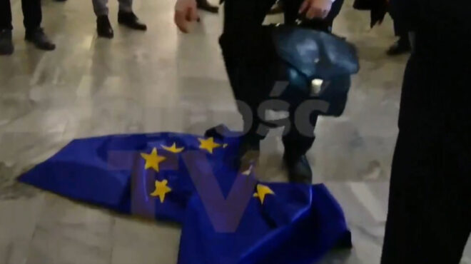 πολωνία-μύδροι-για-ευρωβουλευτή-που-563597680