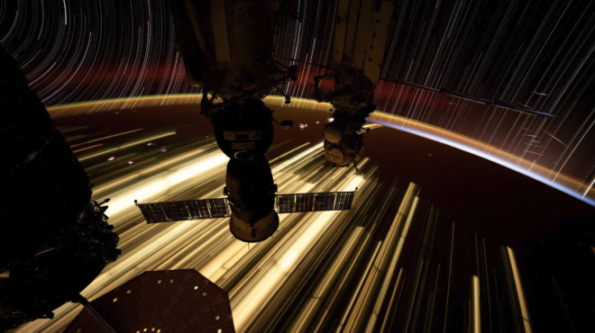 ενας-αστροναύτης-πολλές-κάμερες-και-220-563609542