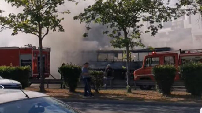 χαϊδάρι-φωτιά-σε-λεωφορείο-στη-λ-αθηνώ-563634601