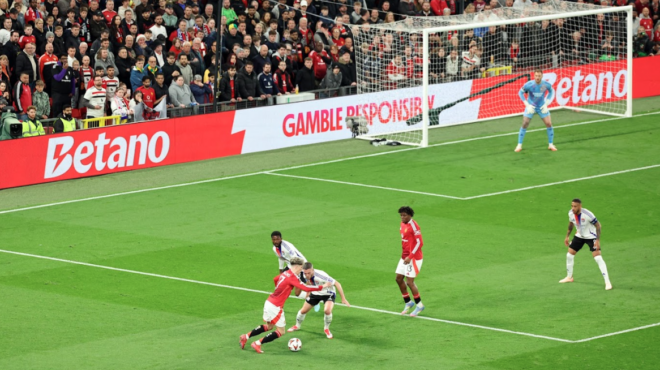 από-το-γήπεδο-στους-φιλάθλους-μια-σεζό-563615824