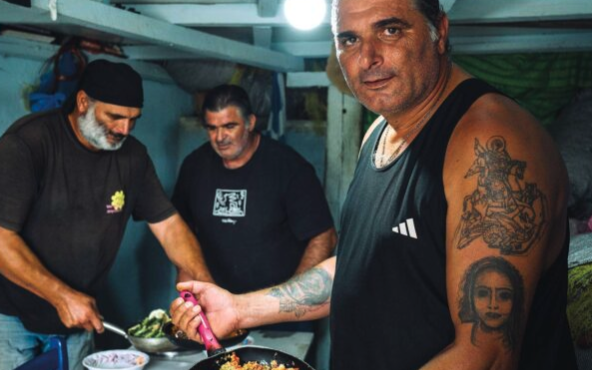 τρεις-καλύμνιοι-καϊκτσήδες-μάς-πλάνε-563615737