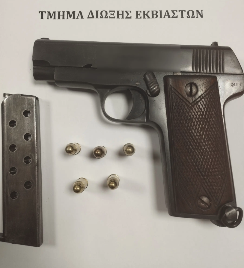 Συνελήφθη άνδρας με όπλο μέσα σε κέντρο διασκέδασης της Αθήνας-1