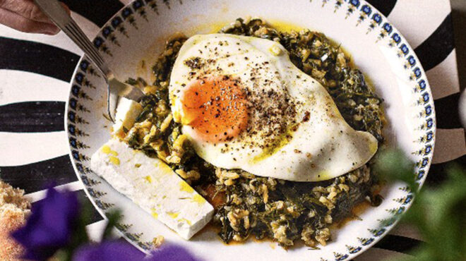 σπανακόρυζο-με-αυγό-μάτι-563624200