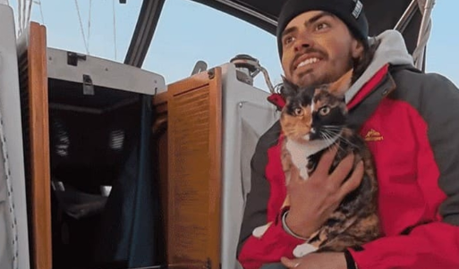 Παράτησε τη δουλειά του και έβαλε «πλώρη» για τον κόσμο με τον γάτο του-4