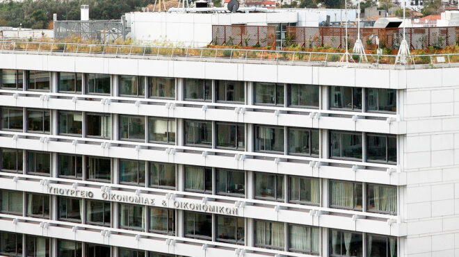 λιγότερα-βάρη-για-τους-επαγγελματίες-563643433