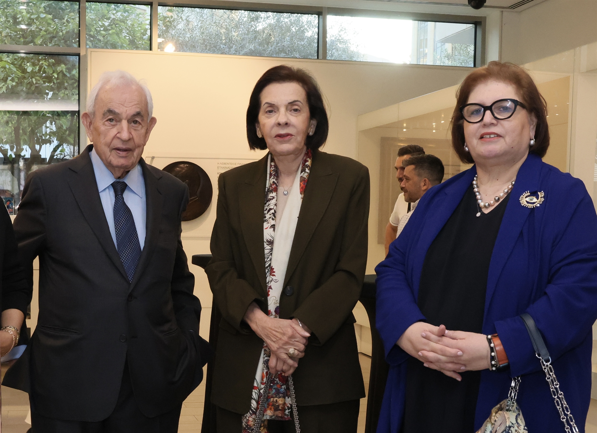 Ρόμπερτ Μακέιμπ, τρεις νέες φωτογραφικές εκθέσεις σε Κύπρο, Σαντορίνη και Δράμα-1