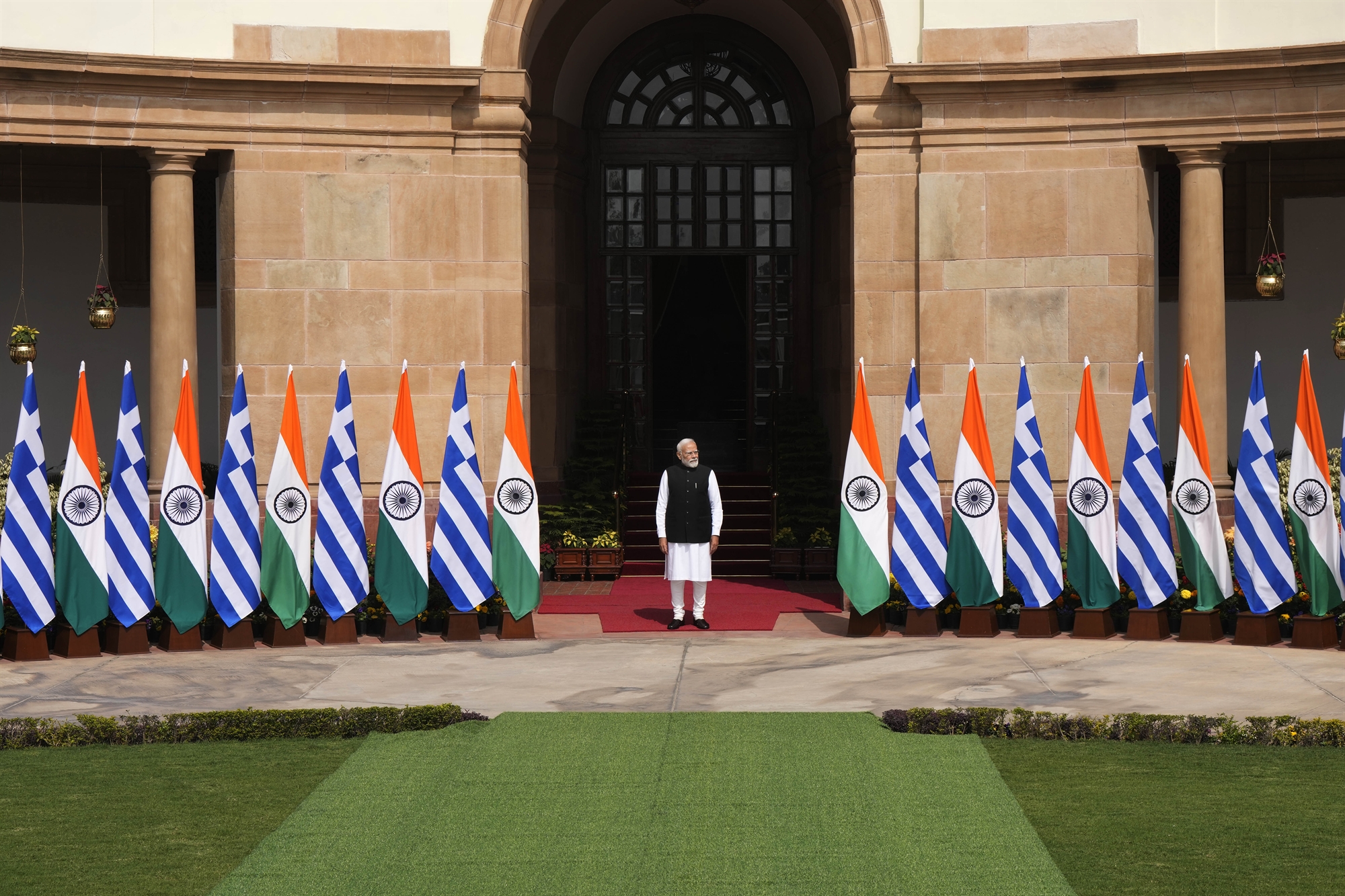 Διαβάστε στην «Καθημερινή της Κυριακής»-2