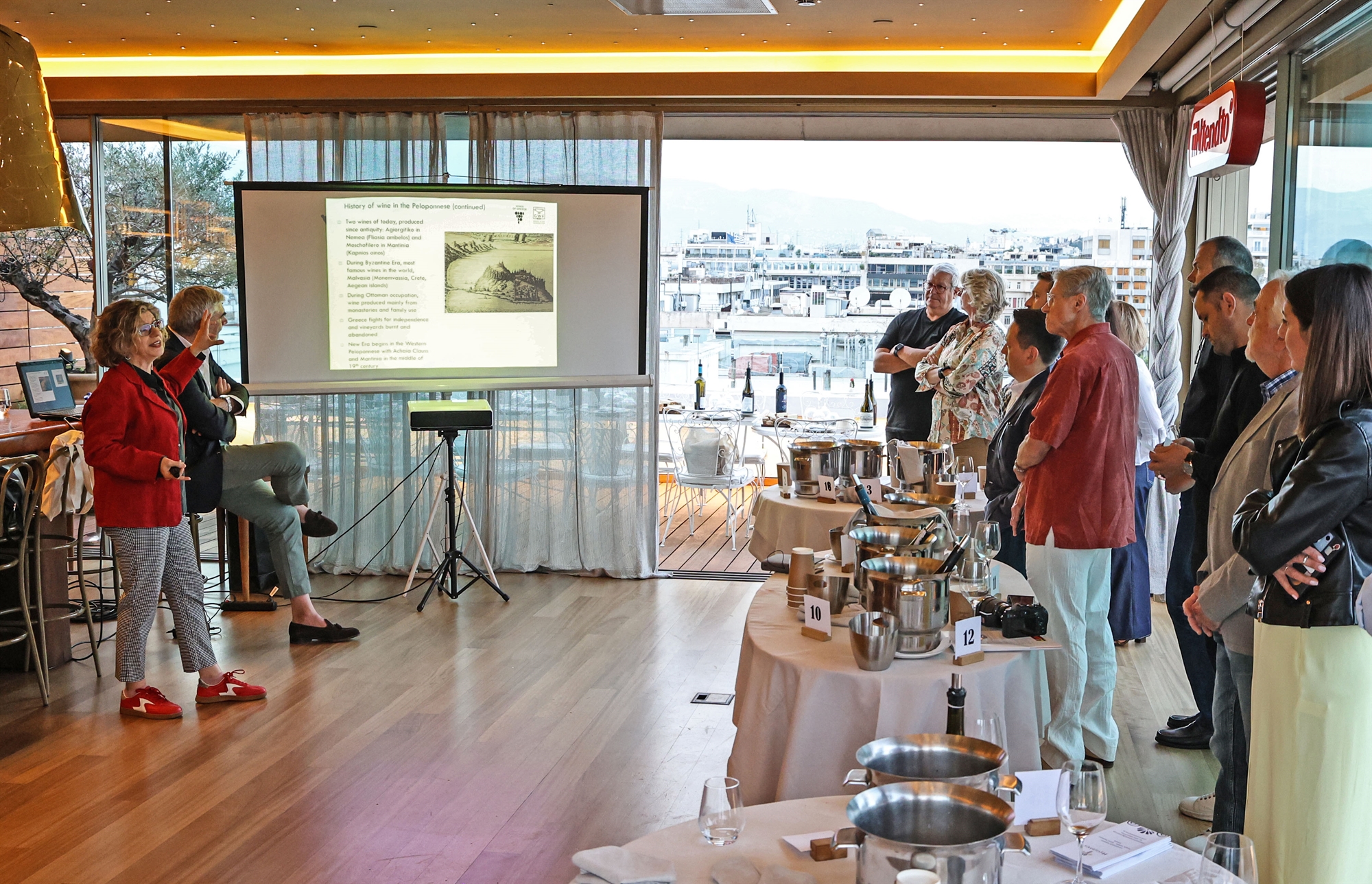 Εννέα Αμερικανοί σομελιέ υμνούν το ελληνικό κρασί-1