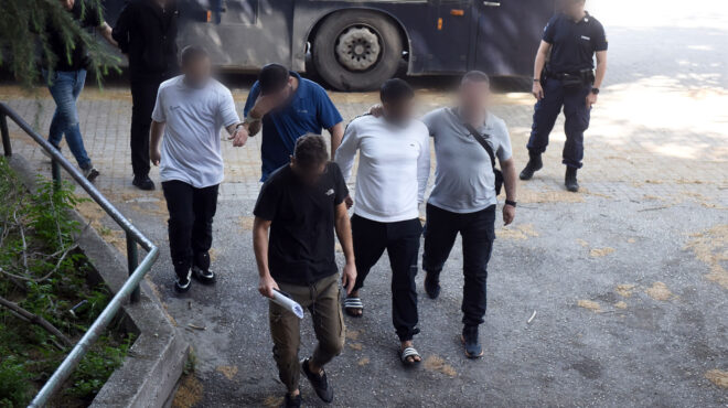 θέρμη-ενοπλη-επίθεση-καταζητούμενο-563639974