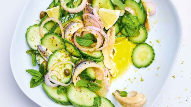 αγγουροσαλάτα-με-αντζούγιες-κάππαρη-563635900