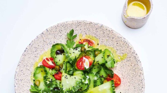 αγγουροσαλάτα-με-ντοματίνια-ελιές-κα-563637856