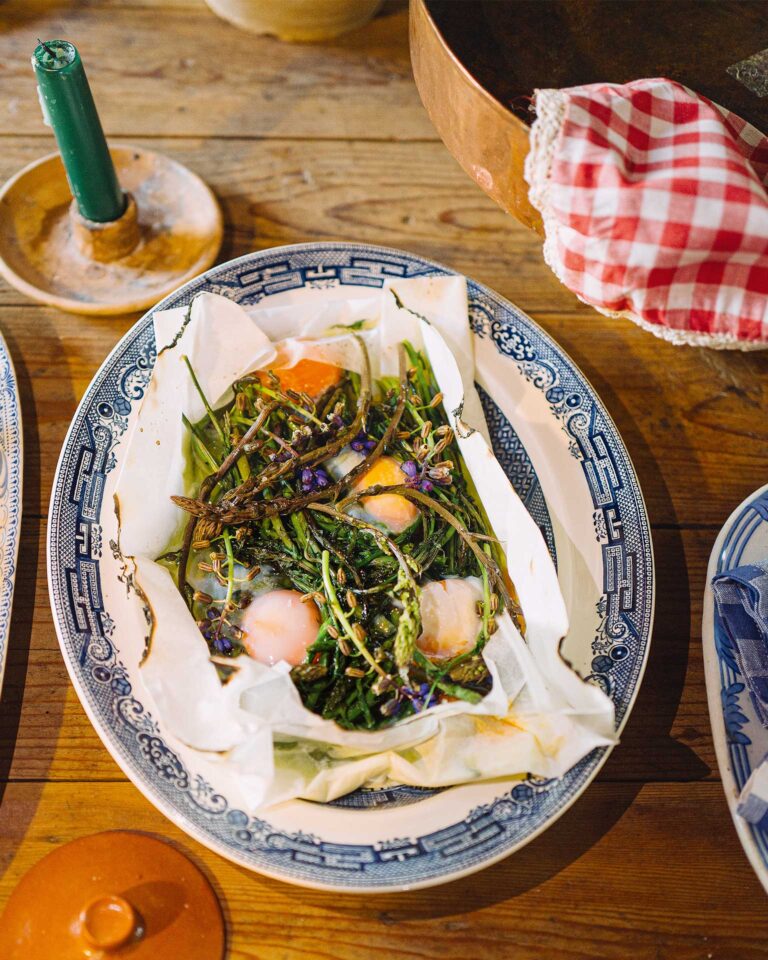 αγρια-σπαράγγια-στη-λαδόκολλα-με-αυγά-563611096