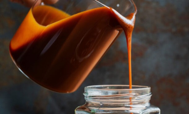 αλατισμένη-καραμέλα-βουτύρου-salted-caramel-sauce-563632117