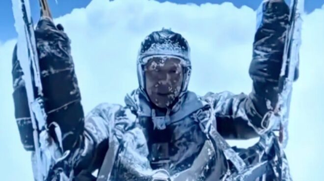 αλεξιπτωτιστής-πλαγιάς-σε-παραλίγο-μ-563635918