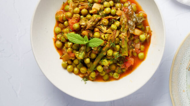 αρακάς-με-αμπελόφυλλα-και-σπαράγγια-563619640