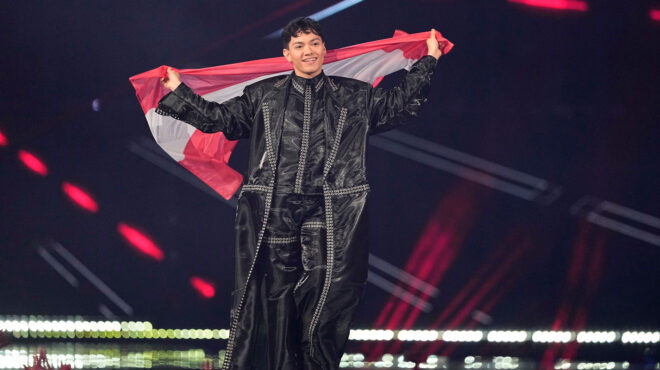 eurovision-2025-η-στιγμή-που-ο-jj-της-αυστρίας-μαθαίνε-563619235