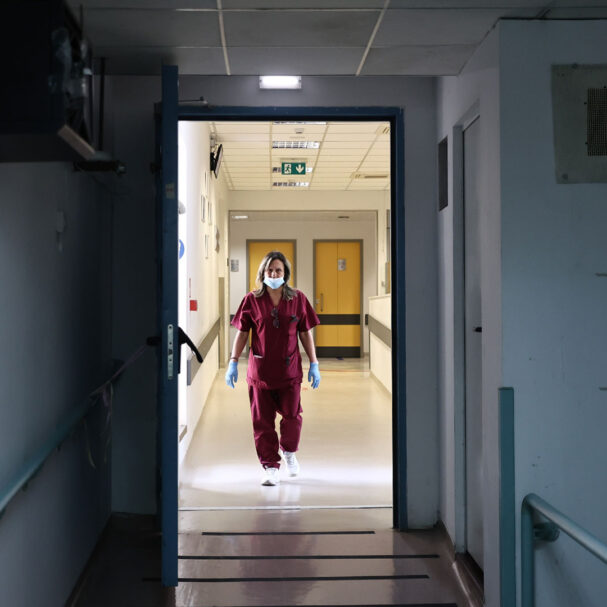 εφημερίες-εκτός-έδρας-πηγαινέλα-γ-563618383