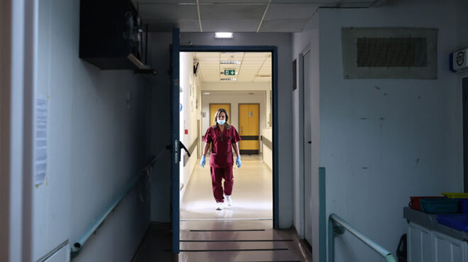 εφημερίες-εκτός-έδρας-πηγαινέλα-γ-563618383