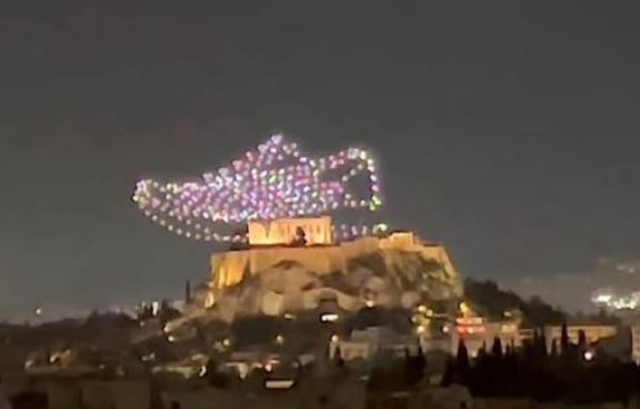 Πείτε το με drones στον νυχτερινό ουρανό της πόλης-2