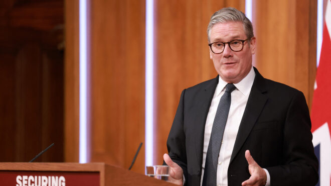 βρετανία-ο-στάρμερ-υποσχέθηκε-ραγδαί-563607547