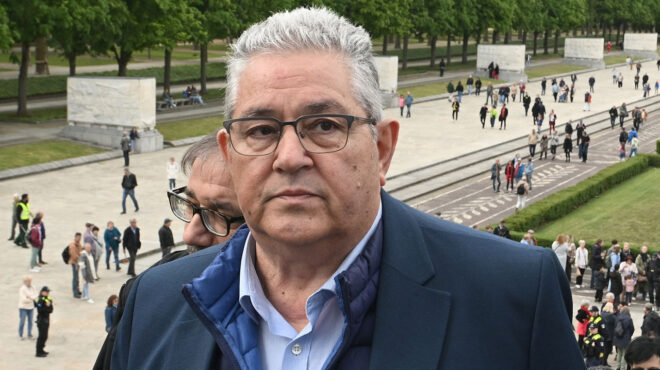 εντός-και-εκτός-η-σοβιετική-στάση-κουτ-563603125