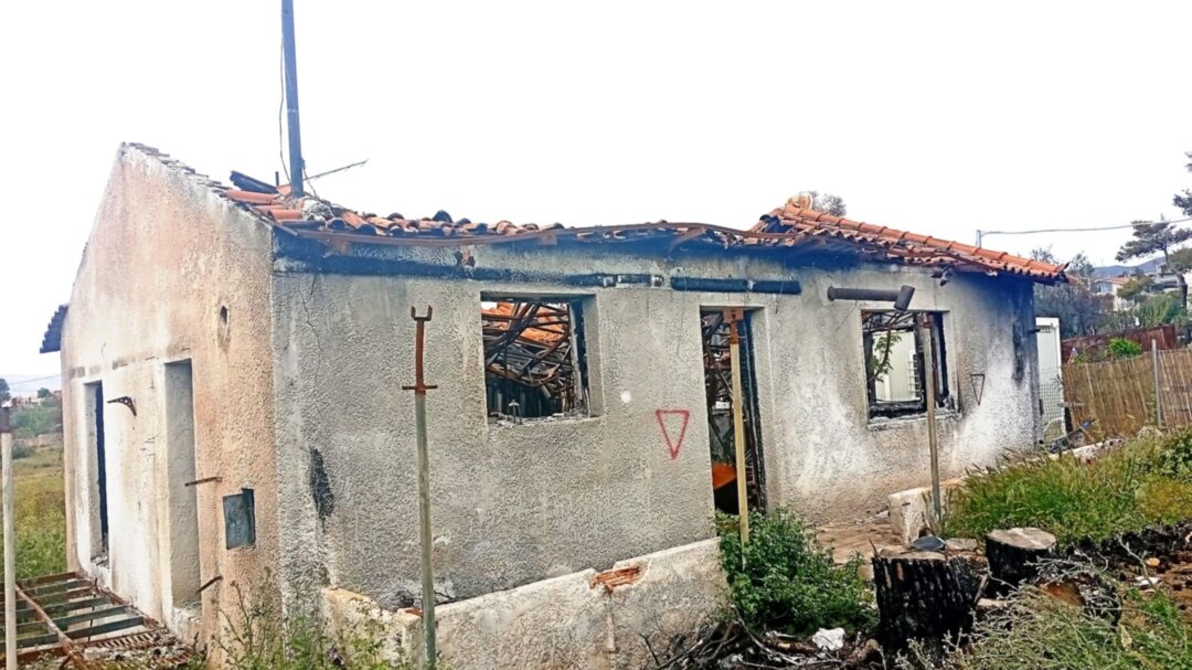 πυρόπληκτοι-περιμένοντας-τον-ενάριθ-563622268