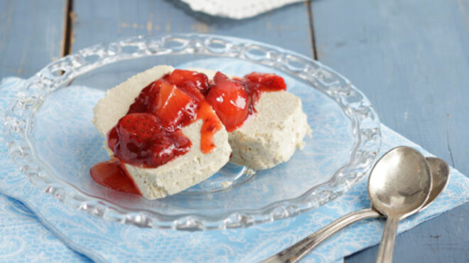 χαλβάς-με-σάλτσα-μαστίχας-και-φράουλα-563627935