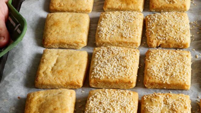 κράκερς-με-γραβιέρα-και-σουσάμι-βήμα-β-563637844