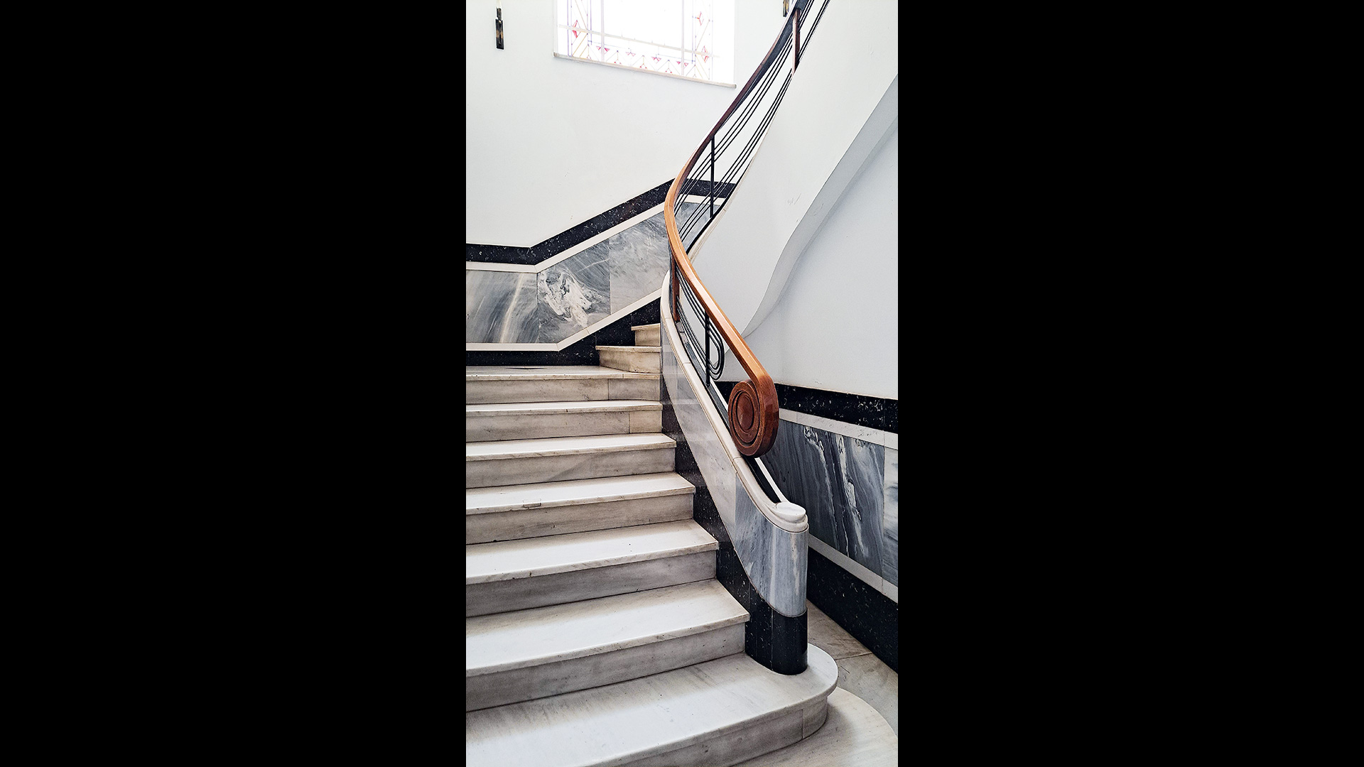 οι-αρ-ντεκό-είσοδοι-της-κυψέλης-563629165