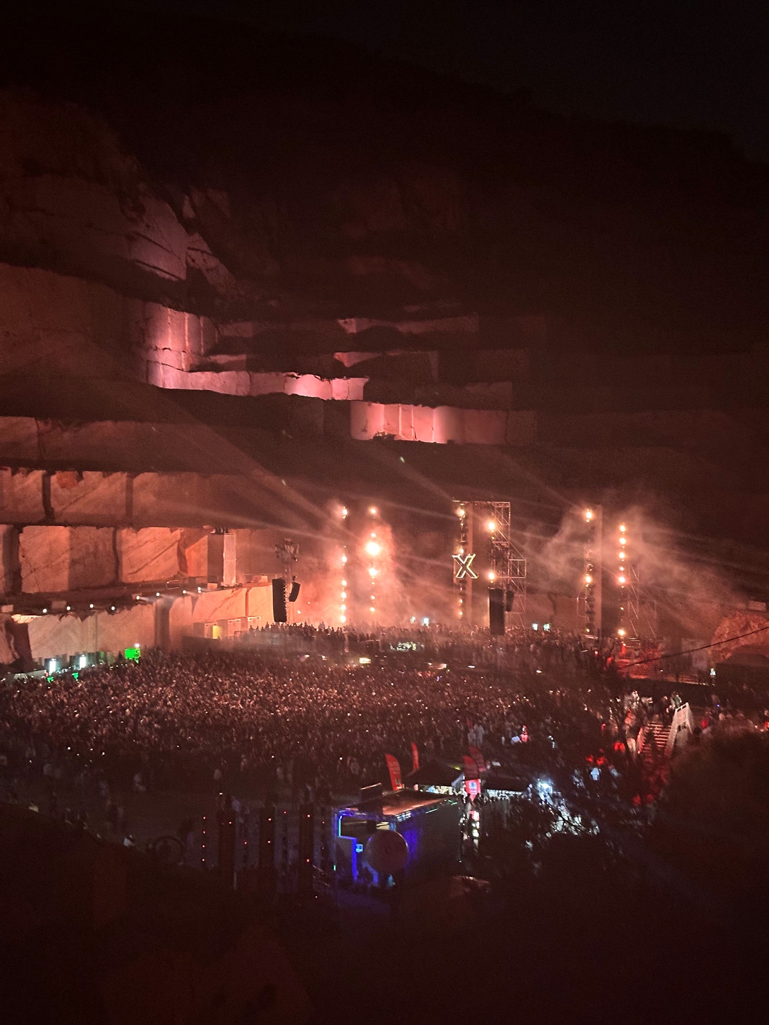 House και χορός ώς το πρωί στα λατομεία Διονύσου-1