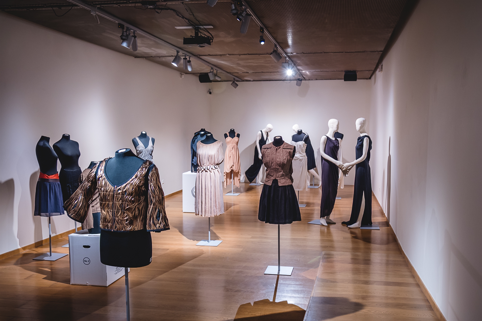 Ταυτότητες από ραφές-1