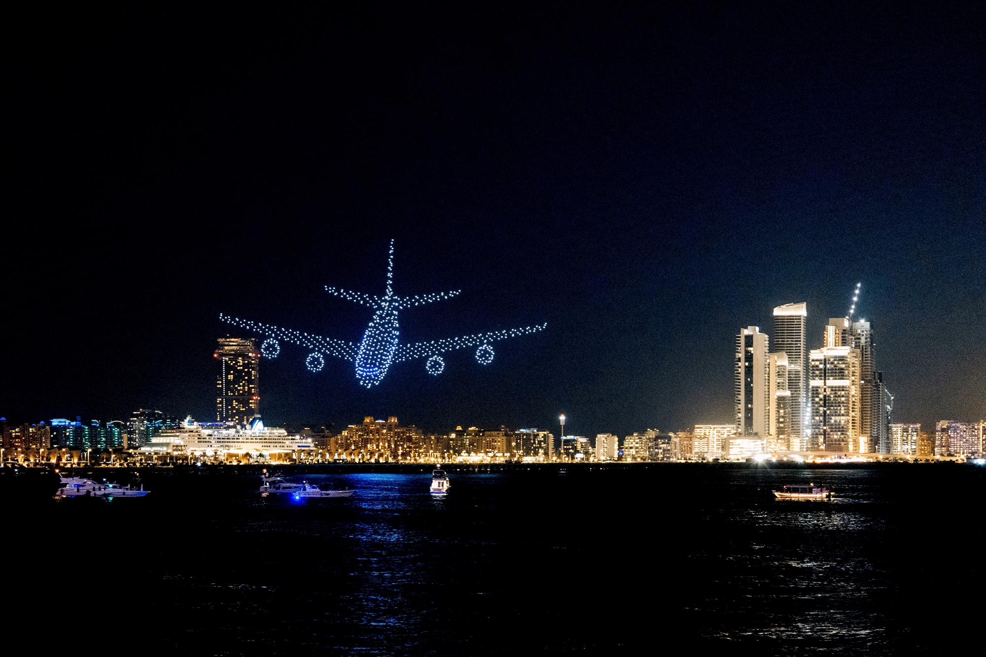 Πείτε το με drones στον νυχτερινό ουρανό της πόλης-1