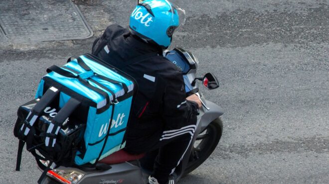 πρώτη-συλλογική-σύμβαση-μεταξύ-wolt-και-563627680