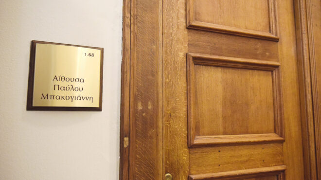 εξπρές-σε-πορεία-με-στροφές-563594233