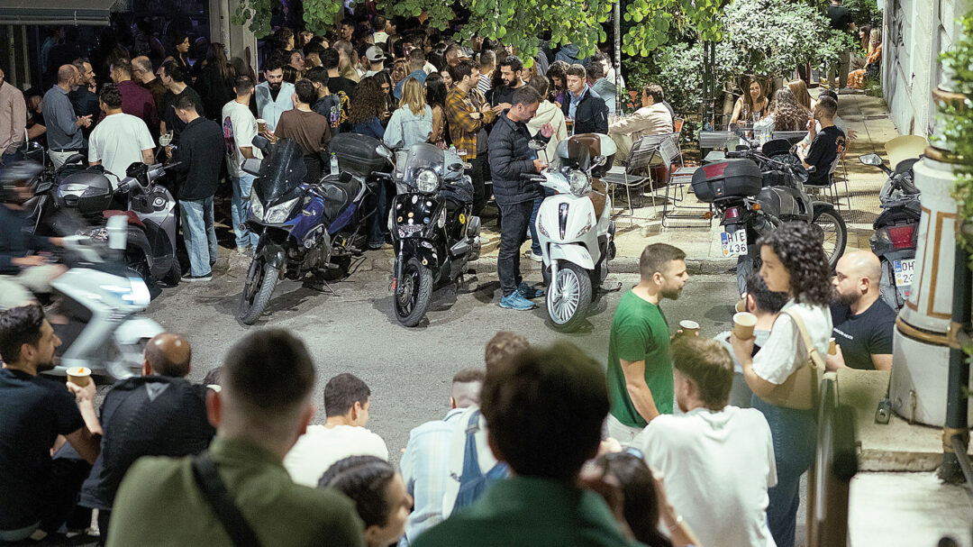 οταν-ο-δρόμος-γίνεται-μπαρ-563618875