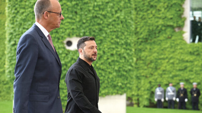 σχοινοβάτης-πάνω-από-τον-ατλαντικό-563643589