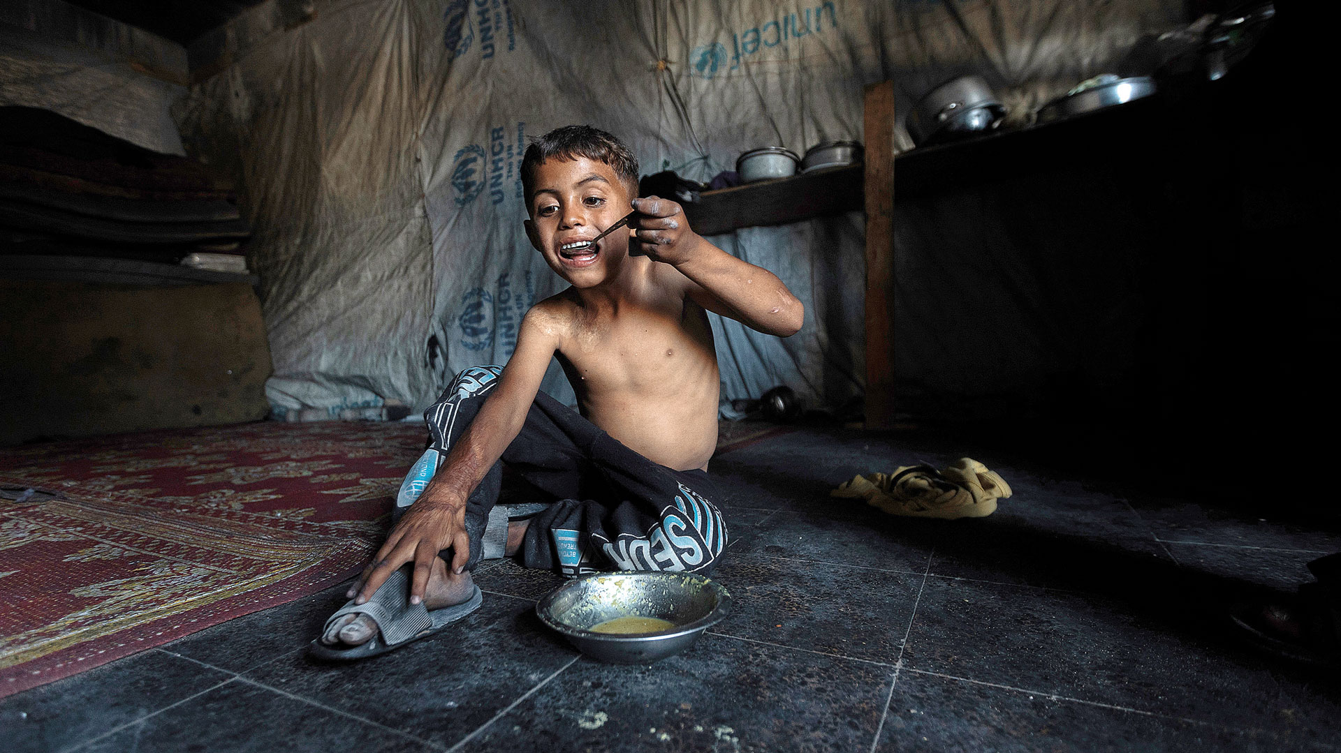 οπλοποιεί-και-τη-βοήθεια-563643508