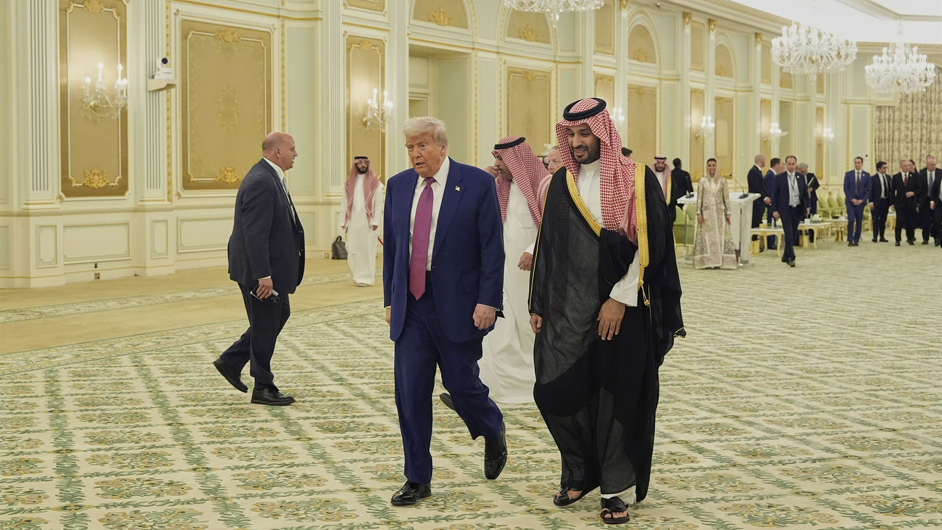 Ο Τραμπ στη Μέση Ανατολή: Το ντιλ 600 δισ. με το Ριάντ και η άρση κυρώσεων στη Συρία-2